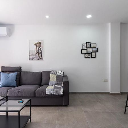 Odyssey - Captivating 2-Bedroom Retreat In Larnaca Eksteriør billede